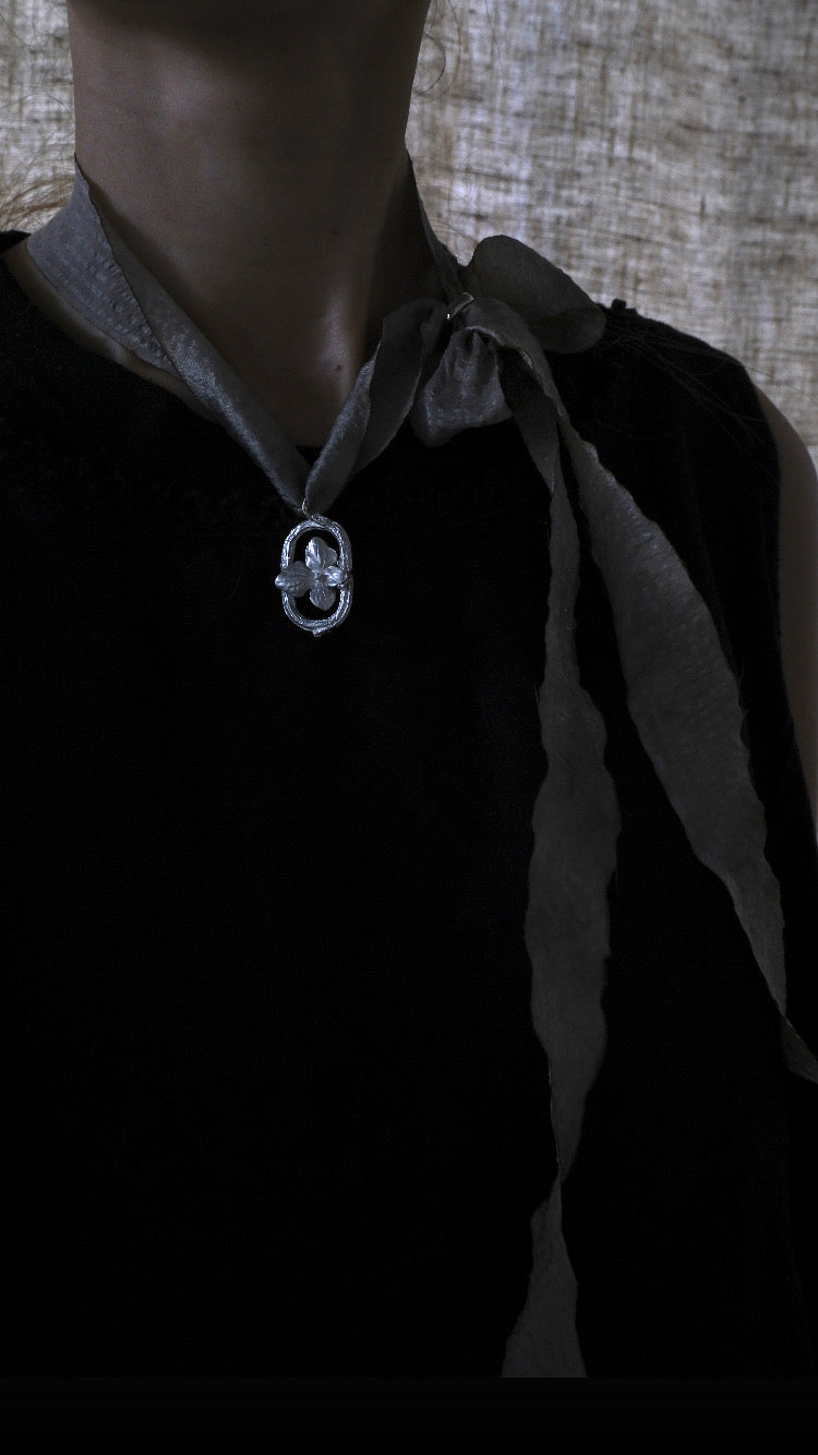 サビ 錆 𓇚 Botanical Silk Ribbon Necklace