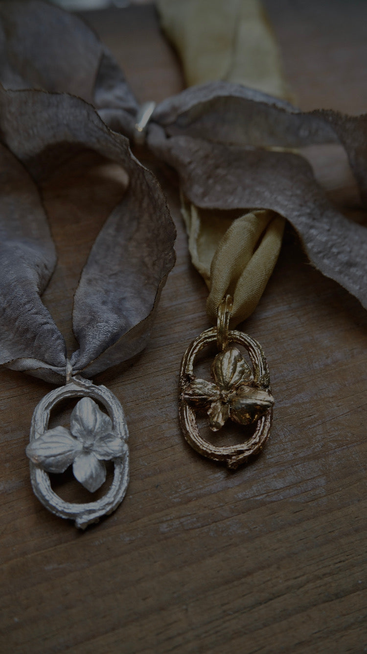 サビ 錆 𓇚 Botanical Silk Ribbon Necklace
