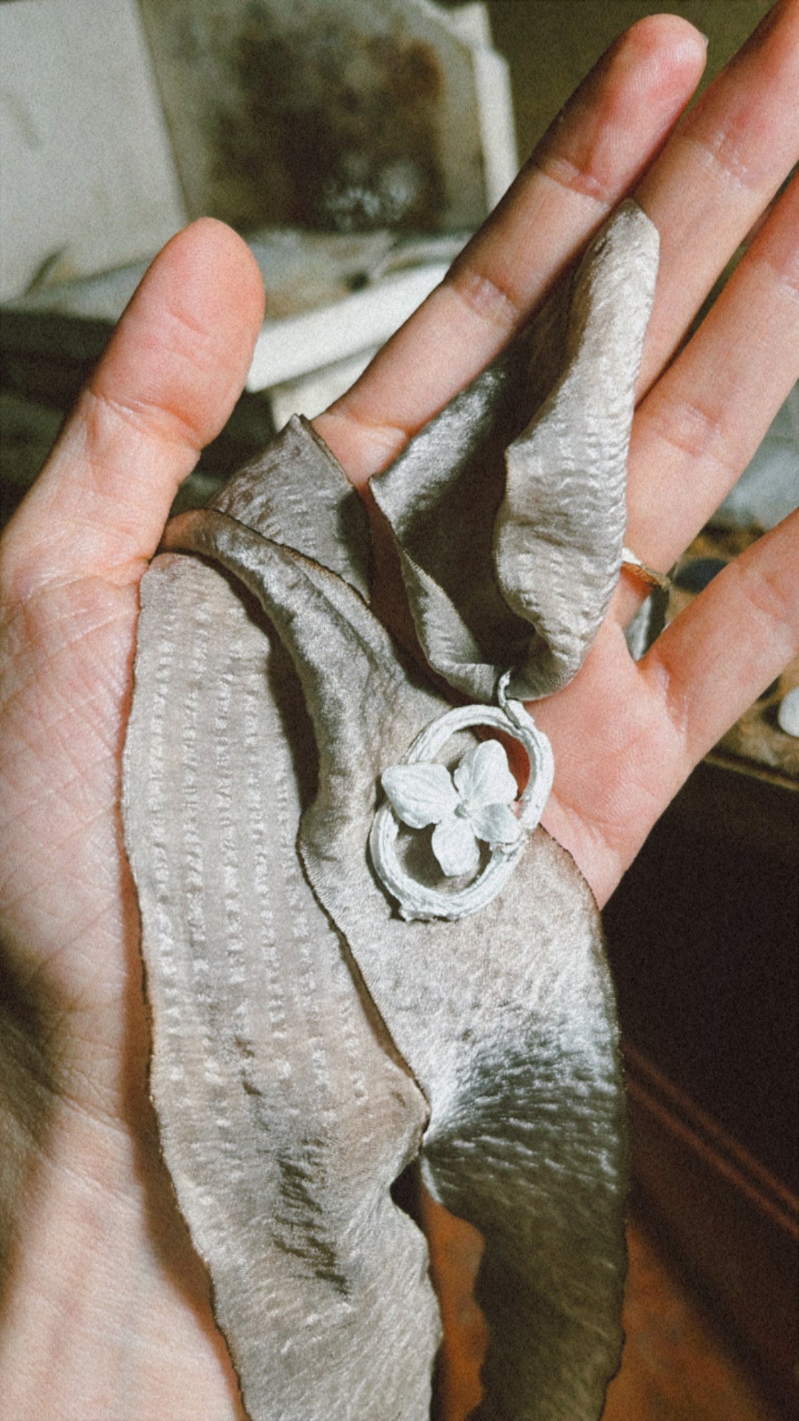 サビ 錆 𓇚 Botanical Silk Ribbon Necklace