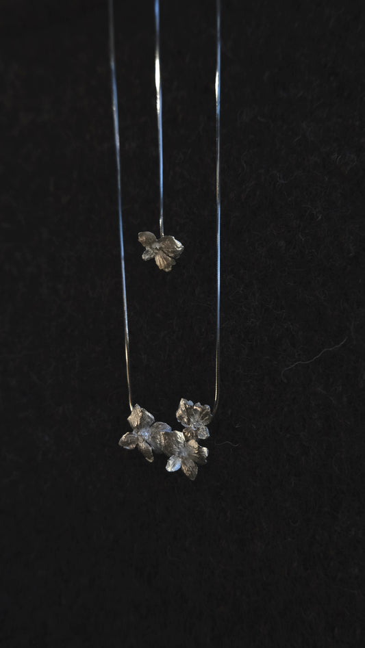 サビ 錆 𓇚 Triple Hydrangeas Necklace