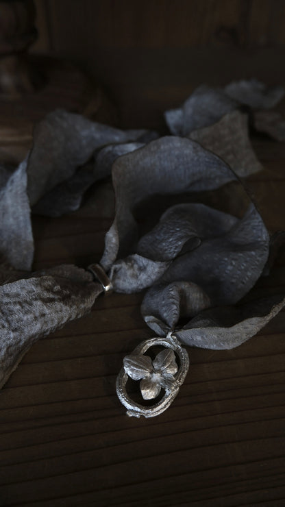 サビ 錆 𓇚 Botanical Silk Ribbon Necklace