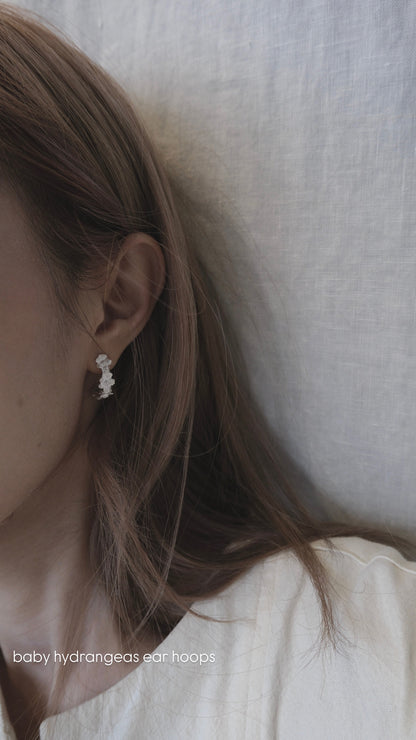 サビ 錆 𓇚 Baby Hydrangeas Ear Hoops H08