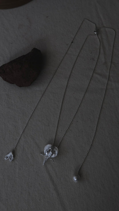 サビ 錆 𓇚 Bleeding Heart Necklace